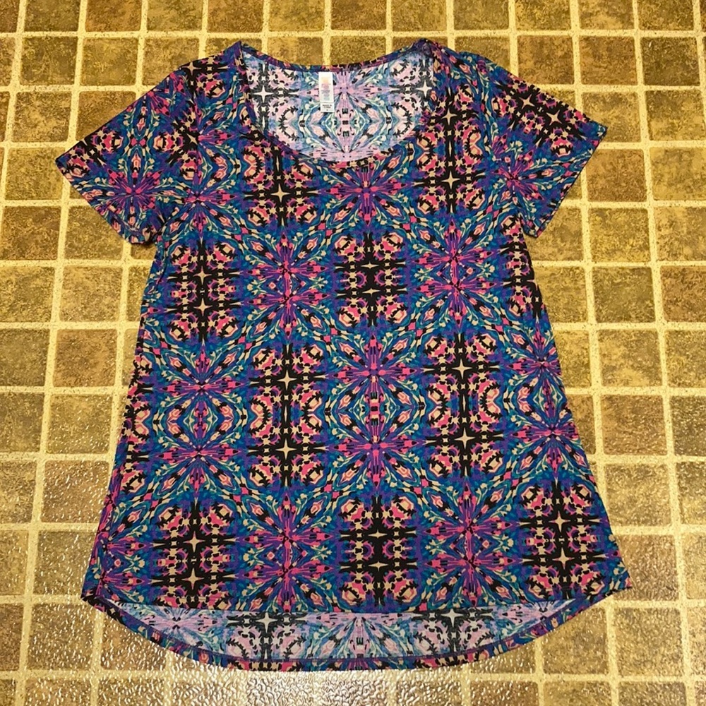 LuLaRoe t-shirt size S